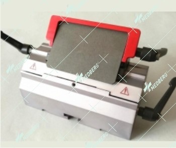 Microtome disposable blade holder in low-profile blade