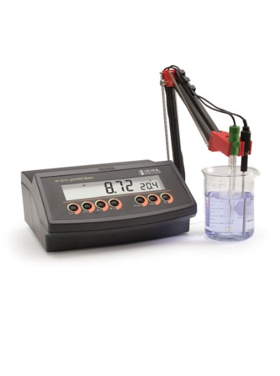 pH Benchtop Meter with Automatic Temperature Compensation - HI2210